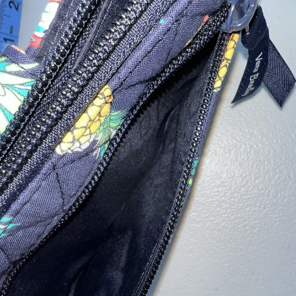 New VERA BRADLEY Turnlock Zip‎ Wallet Toucan Party Navy Blue & Pineapples